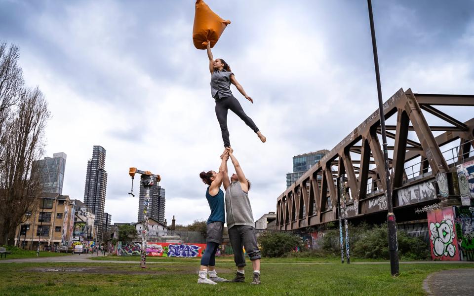 Saturday Sessions: Acrobalance with Mimbre