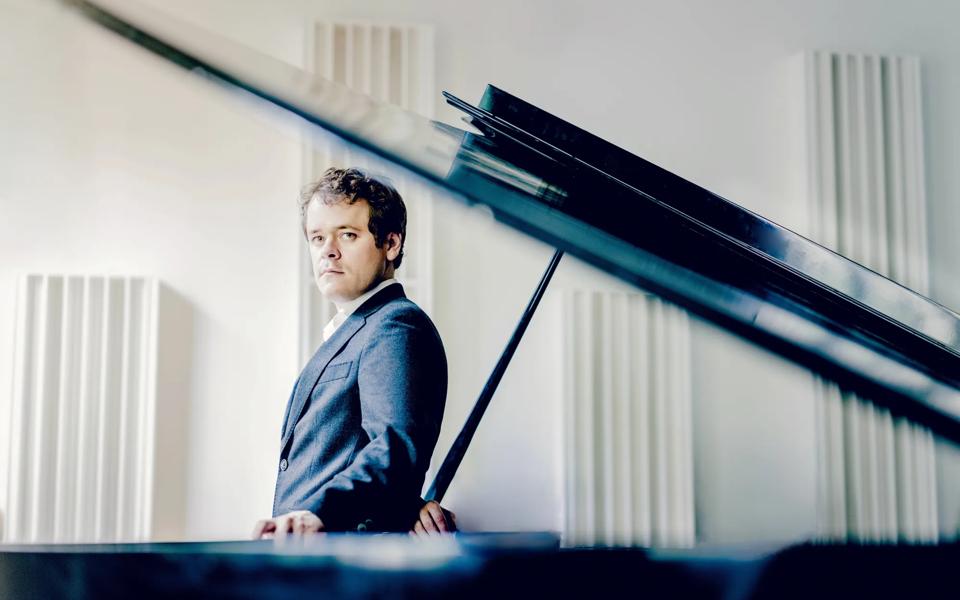 Santtu Conducts a Strauss Extravaganza