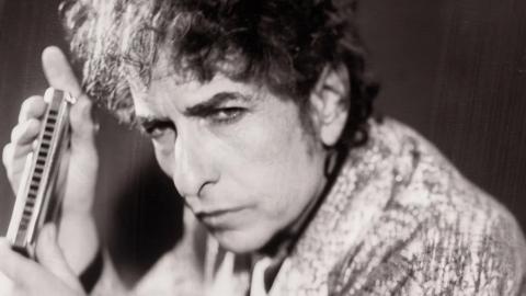 bob dylan cigarette harmonica Dylans first professional commercial studio recording was to play on the title track of Harry Belafontes 1962 album The Midnight Special. earned a $50 session fee for his work. Bob Dylan with harmonica and