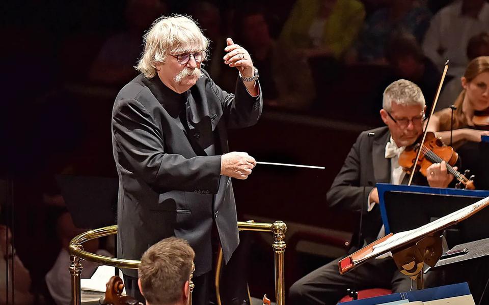 Karl Jenkins Conducts: The Armed Man